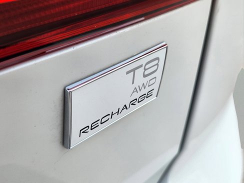 Used 2022 Volvo XC60 T8 R-Design w/ Advanced Package image 14