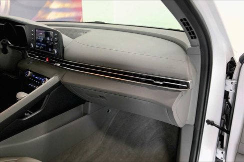 Used 2022 Hyundai Elantra SEL image 21