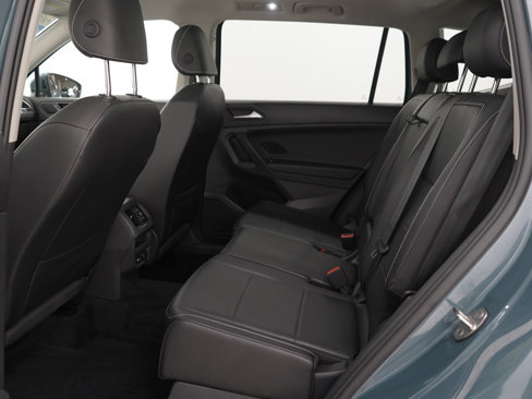 Used 2021 Volkswagen Tiguan SE w/ Panoramic Sunroof Package image 13