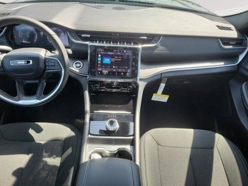 New 2025 Jeep Grand Cherokee Laredo X w/ Luxury Tech Group I image 11