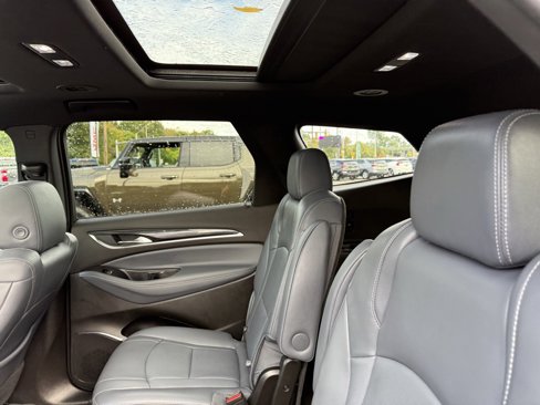 Used 2022 Buick Enclave Essence w/ Experience Buick Package image 9