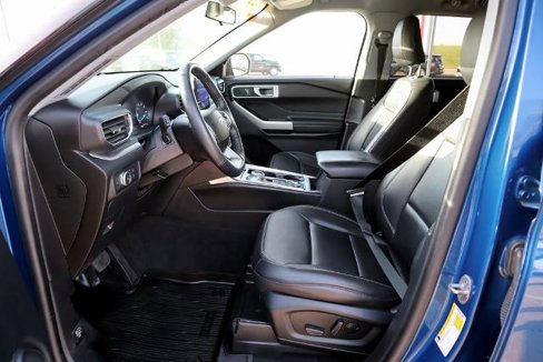 Used 2022 Ford Explorer XLT w/ Equipment Group 202A image 21