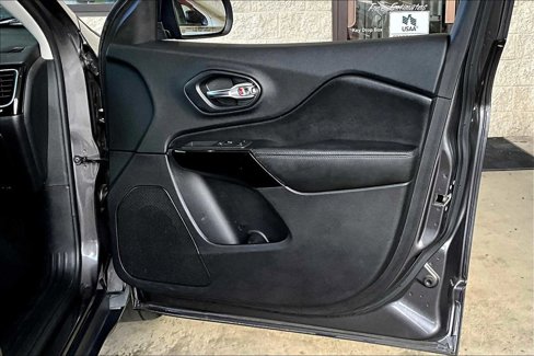 Used 2020 Jeep Cherokee Latitude Plus image 21