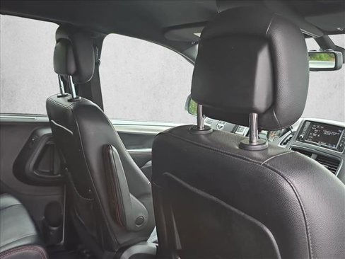 Used 2019 Dodge Grand Caravan GT image 23