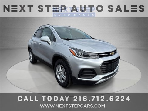 Used 2017 Chevrolet Trax LT w/ LT Convenience Package image 1