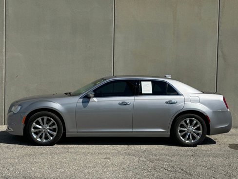 Used 2018 Chrysler 300 Limited w/ Safetytec Plus Group image 32
