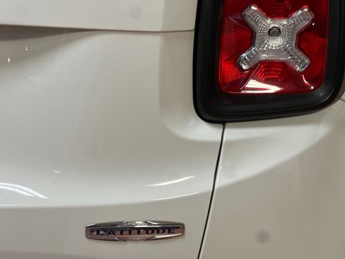 Certified 2021 Jeep Renegade Latitude w/ Sun & Sound Group image 26