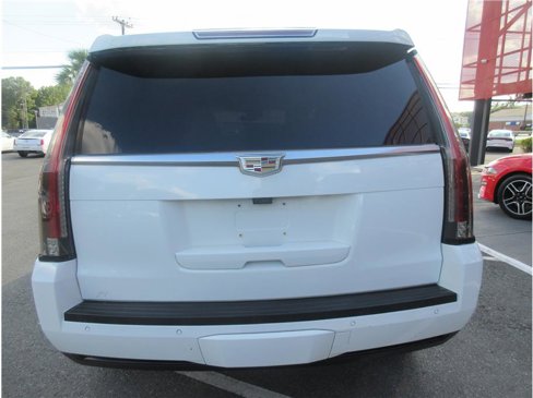 Used 2017 Cadillac Escalade Luxury image 4