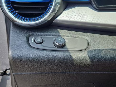 New 2025 Chevrolet Trax LT w/ Driver Confidence Package image 15