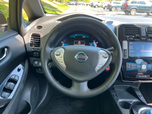Used 2013 Nissan Leaf SV image 23