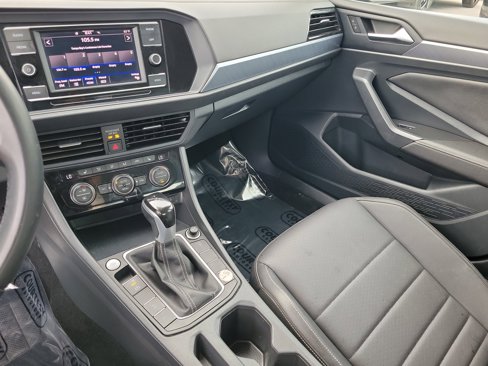 Used 2024 Volkswagen Jetta SE image 32