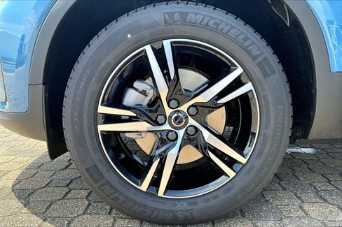New 2025 Volvo XC40 B5 Core w/ Climate Package image 17