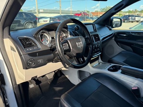 Used 2019 Dodge Grand Caravan SXT image 22