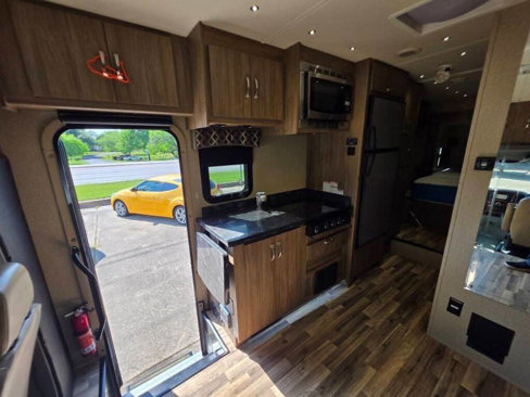 Used 2016 Mercedes-Benz Sprinter 3500 image 21