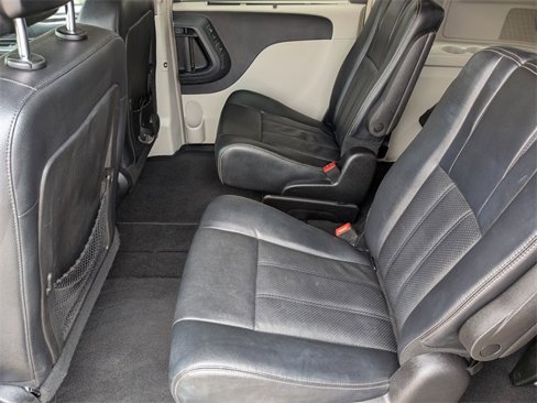 Used 2015 Chrysler Town & Country Touring-L w/ Driver Convenience Group image 22