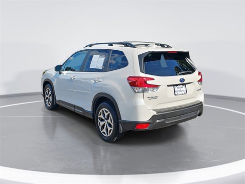 Used 2022 Subaru Forester Premium image 7