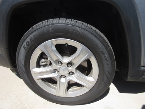 Used 2024 Jeep Compass Latitude w/ Altitude Special Edition image 5