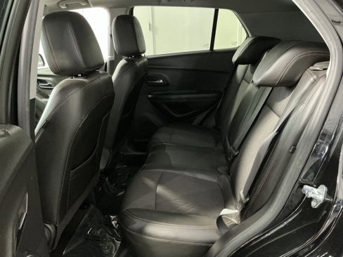 Used 2022 Chevrolet Trax LT w/ Midnight Edition image 32