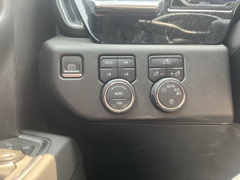 Used 2022 Chevrolet Silverado 1500 LT w/ Z71 Off-Road Package image 18