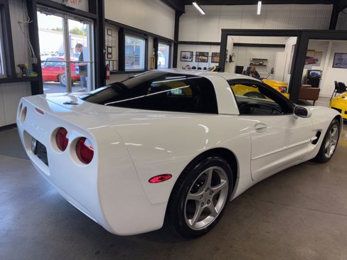 Used 2004 Chevrolet Corvette Coupe w/ Preferred Equipment Group image 11