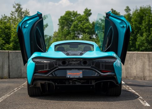 New 2025 McLaren Artura image 12