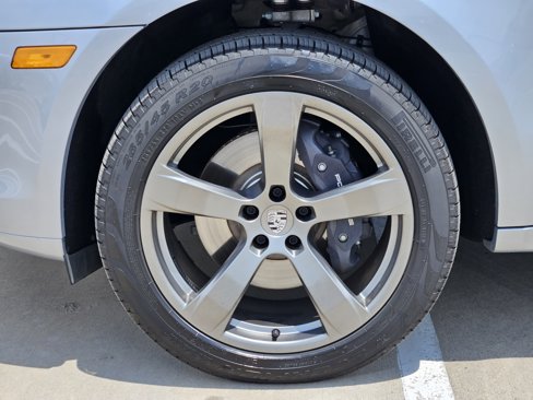 Certified 2025 Porsche Macan Turbo image 18