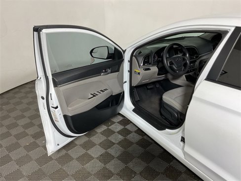 Used 2017 Hyundai Elantra SE image 15