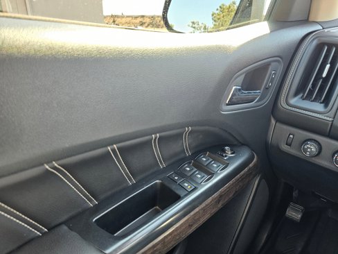 Used 2022 GMC Canyon Denali image 26