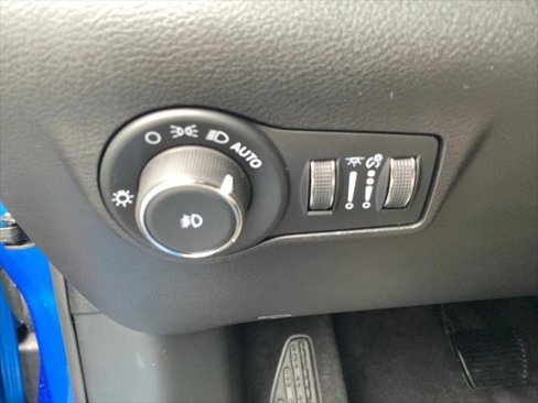 Used 2025 Jeep Compass Latitude w/ Altitude Special Edition image 16