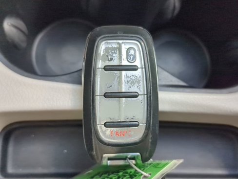 Used 2022 Chrysler Voyager LX image 25