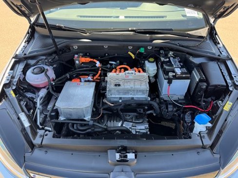 Used 2019 Volkswagen e-Golf SE w/ Driver Assistance Package image 21