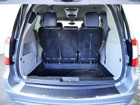 Used 2015 Chrysler Town & Country Touring-L w/ Trailer Tow Group image 10