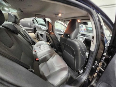 Used 2018 Volvo S60 T5 Dynamic w/ Vision Package image 13