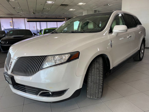 Used 2013 Lincoln MKT AWD image 3