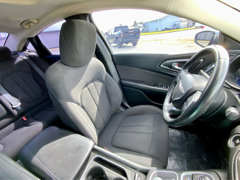 Used 2015 Chrysler 200 Limited w/ Convenience Group image 29