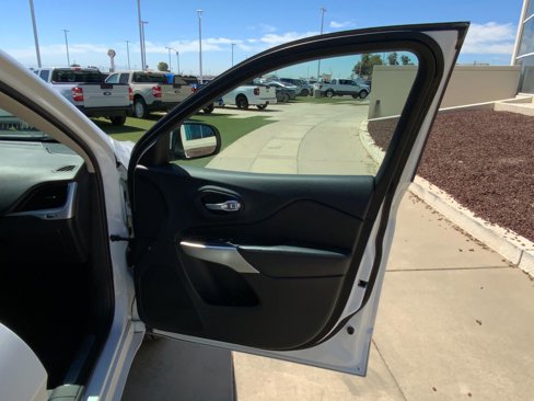 Used 2016 Jeep Cherokee Overland image 26