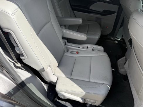 Used 2016 Toyota Highlander Limited image 41