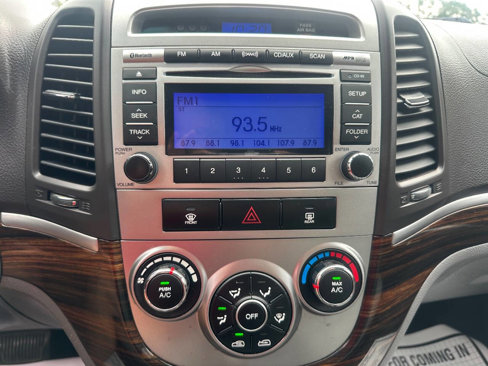 Used 2012 Hyundai Santa Fe GLS image 13
