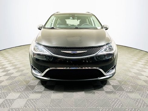 Used 2020 Chrysler Pacifica Limited image 3