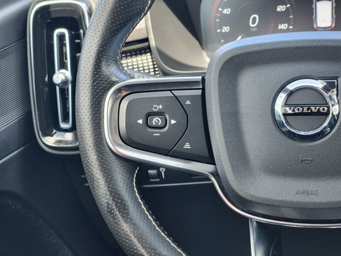 Used 2021 Volvo XC40 T5 R-Design w/ Advanced Package image 27