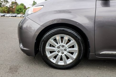 Used 2015 Toyota Sienna LE image 23