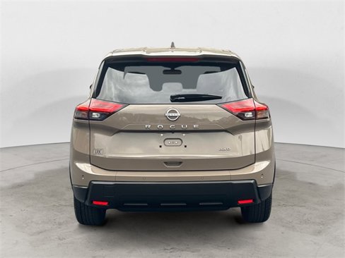 Used 2025 Nissan Rogue SV image 4