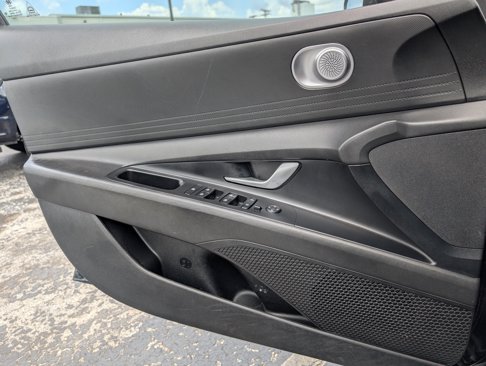 Used 2023 Hyundai Elantra SEL image 11