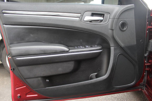 Used 2016 Chrysler 300 Limited image 18