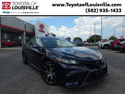 Used 2022 Toyota Camry SE image 1