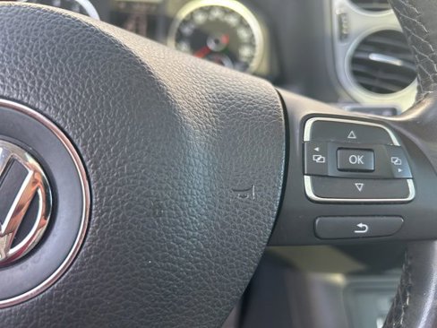 Used 2016 Volkswagen Tiguan SE image 19