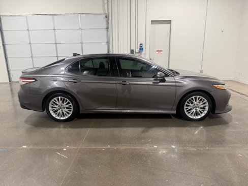 Used 2020 Toyota Camry XLE image 4