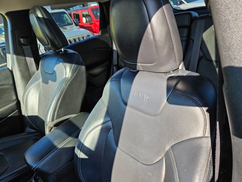 Used 2015 Jeep Cherokee Limited w/ Luxury Group image 8
