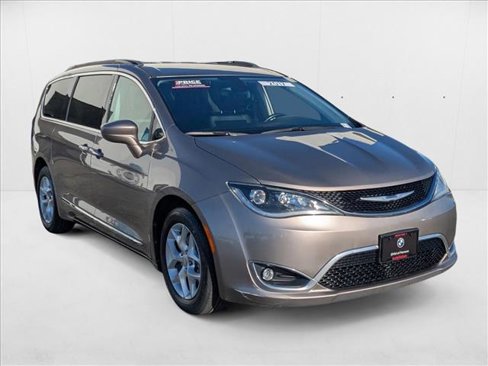 Used 2017 Chrysler Pacifica Touring-L image 3
