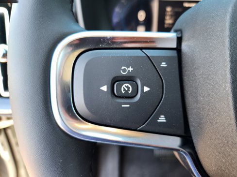 New 2025 Volvo XC40 B5 Core w/ Protection Package Premier image 32